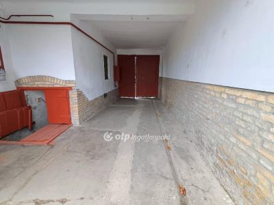 Eladó családi ház Baja
