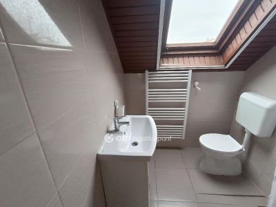 Eladó utcai bejáratú üzlethelység Iváncsa