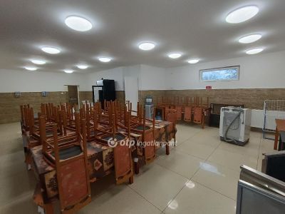 Eladó utcai bejáratú üzlethelység Iváncsa
