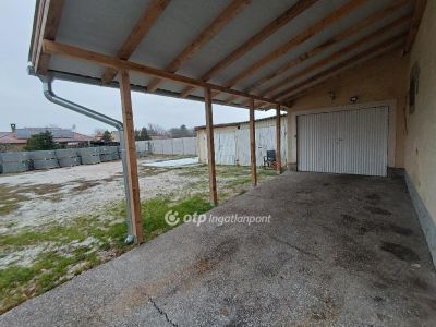 Eladó utcai bejáratú üzlethelység Iváncsa