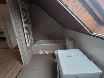 Eladó utcai bejáratú üzlethelység Iváncsa