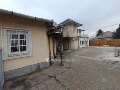Eladó utcai bejáratú üzlethelység Iváncsa