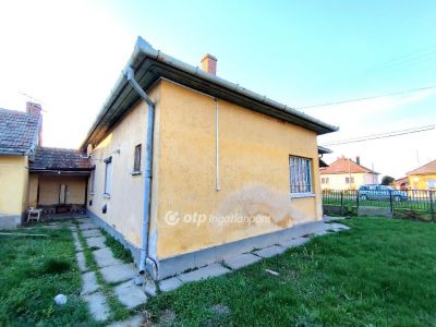 Eladó családi ház Kenderes