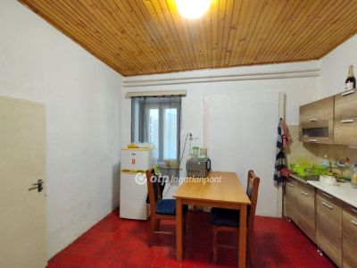 Eladó családi ház Kenderes