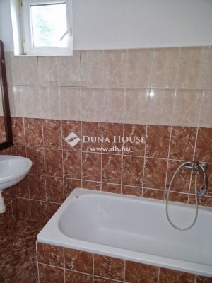 Eladó családi ház Monor