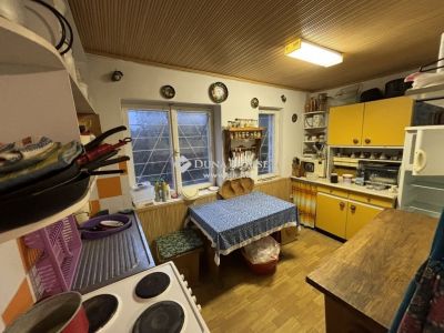 Eladó nyaraló Vértesszőlős