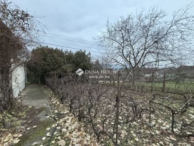 Eladó nyaraló Vértesszőlős