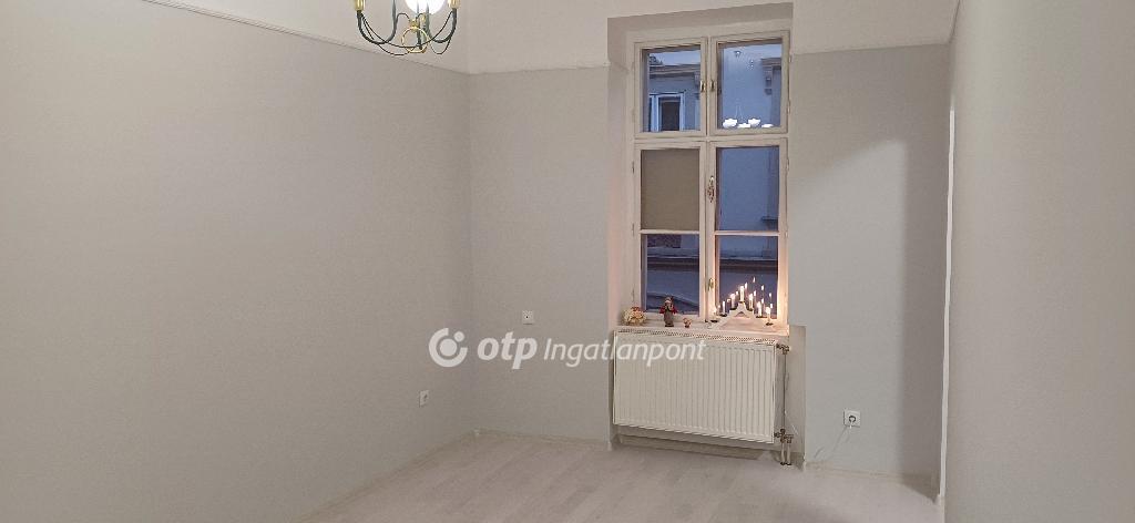 Eladó lakás Győr