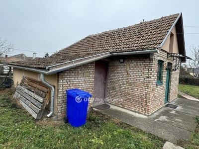 Eladó családi ház Poroszló