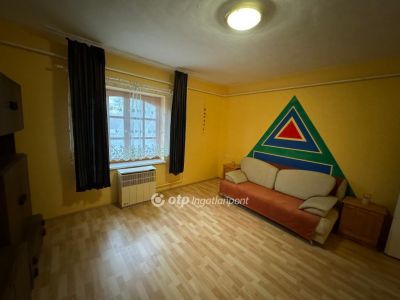 Eladó családi ház Poroszló