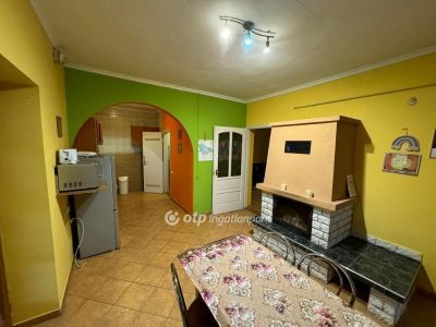 Eladó családi ház Poroszló