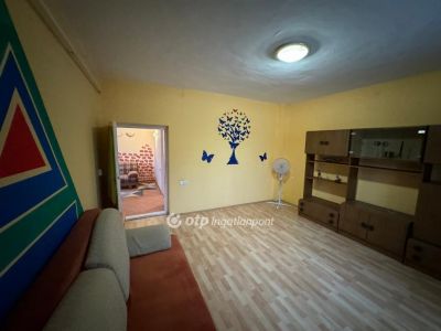 Eladó családi ház Poroszló