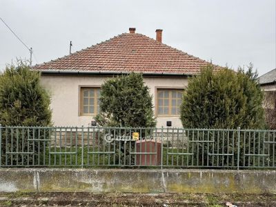 Eladó családi ház Poroszló
