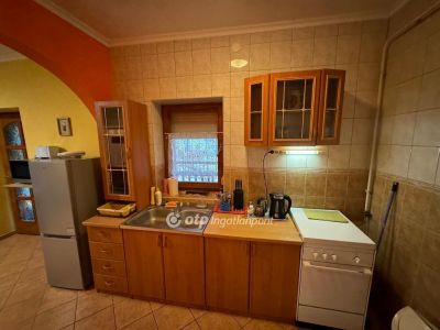 Eladó családi ház Poroszló