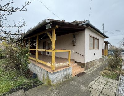 Eladó családi ház Poroszló