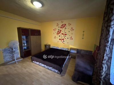 Eladó családi ház Poroszló