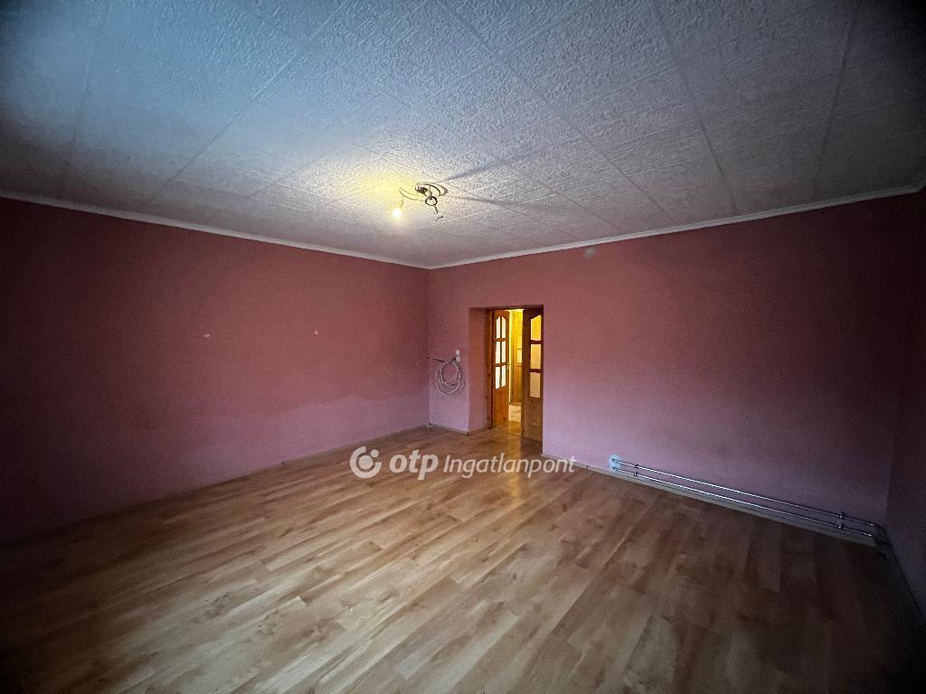 Eladó családi ház Nagyvisnyó