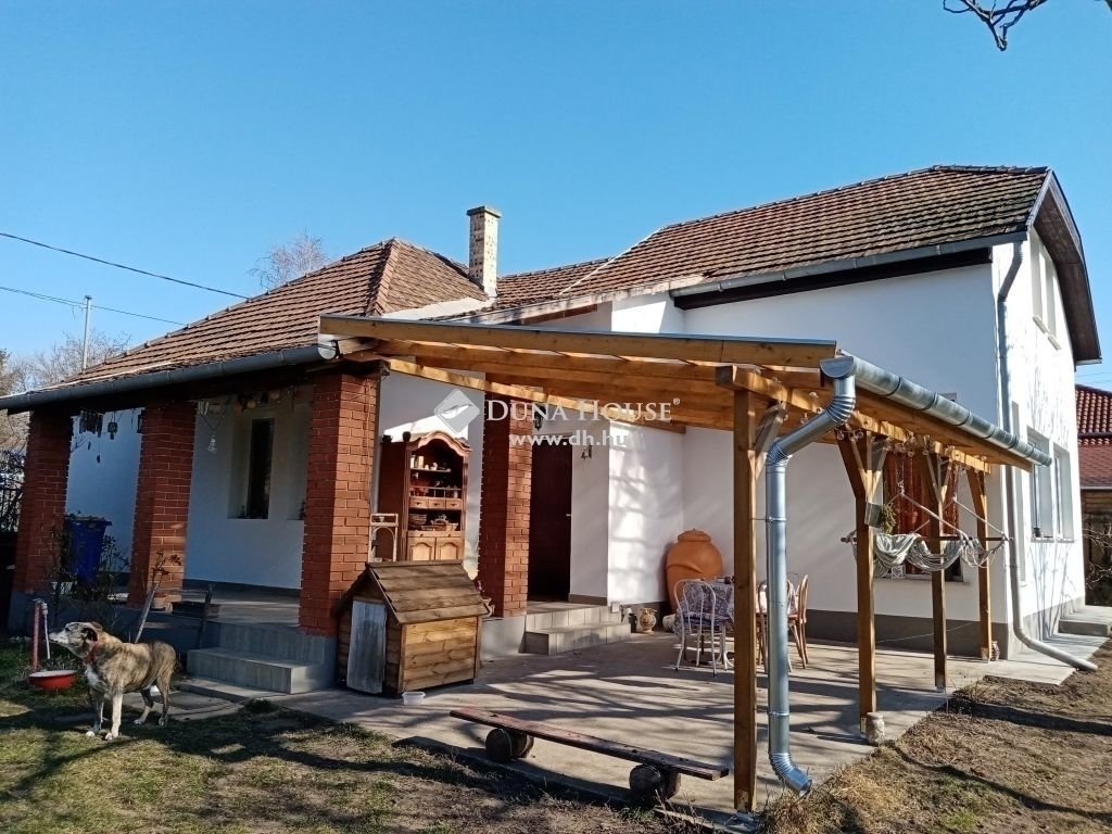 Eladó családi ház Maglód