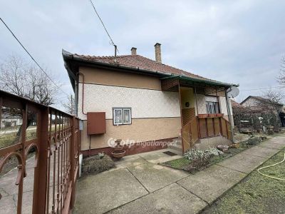 Eladó családi ház Újléta