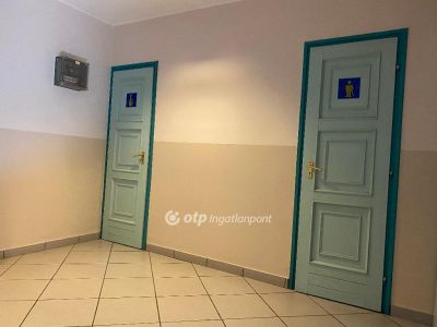 Eladó utcai bejáratú üzlethelység Debrecen