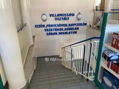 Eladó utcai bejáratú üzlethelység Debrecen