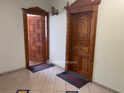 Eladó utcai bejáratú üzlethelység Debrecen