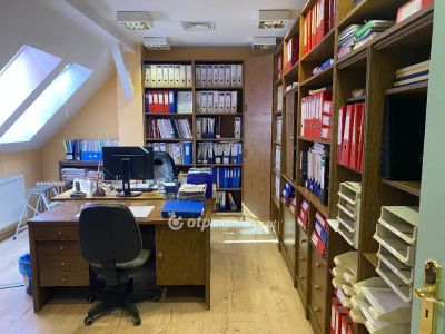Eladó utcai bejáratú üzlethelység Debrecen