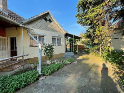 Eladó családi ház Domoszló