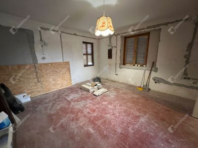 Eladó családi ház Monor