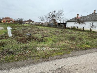 Eladó lakóövezeti telek Poroszló