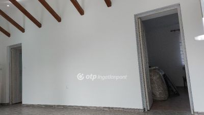 Eladó családi ház Jászszentlászló