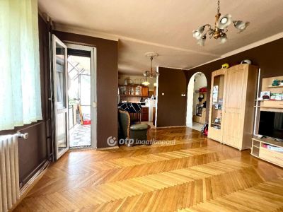 Eladó lakás Győr