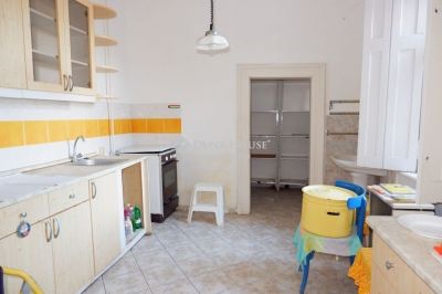 Eladó családi ház Székesfehérvár