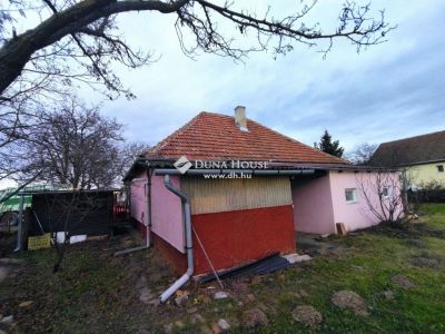 Eladó családi ház Tura