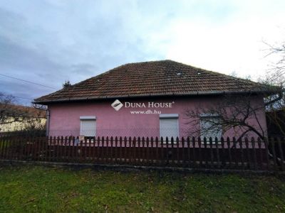 Eladó családi ház Tura
