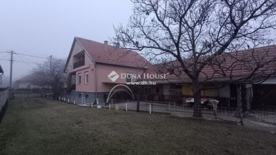 Eladó családi ház Szentmártonkáta