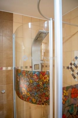 Eladó szálloda, hotel, panzió Monor