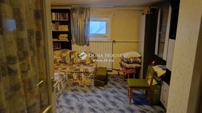 Eladó családi ház Szentmártonkáta