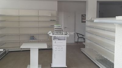 Eladó utcai bejáratú üzlethelység Debrecen