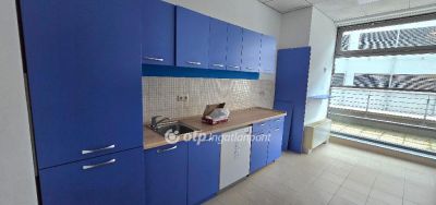 Kiadó irodahelység irodaházban Debrecen