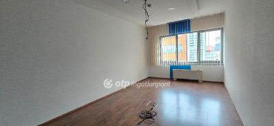 Kiadó irodahelység irodaházban Debrecen