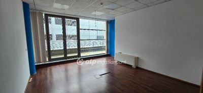 Kiadó irodahelység irodaházban Debrecen