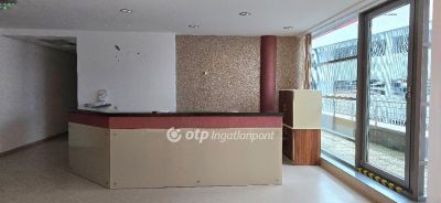 Kiadó irodahelység irodaházban Debrecen