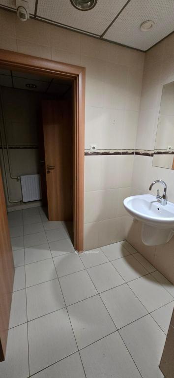 Kiadó irodahelység irodaházban Debrecen