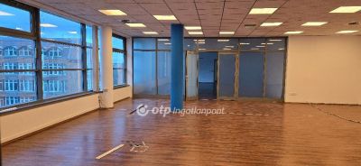 Kiadó irodahelység irodaházban Debrecen