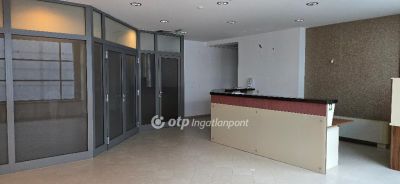Kiadó irodahelység irodaházban Debrecen