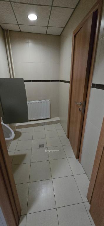 Kiadó irodahelység irodaházban Debrecen