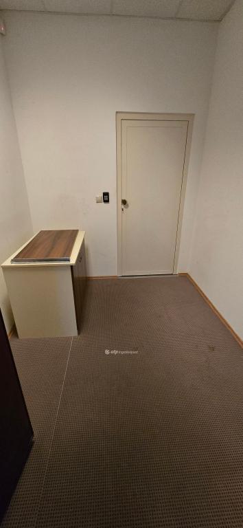 Kiadó irodahelység irodaházban Debrecen