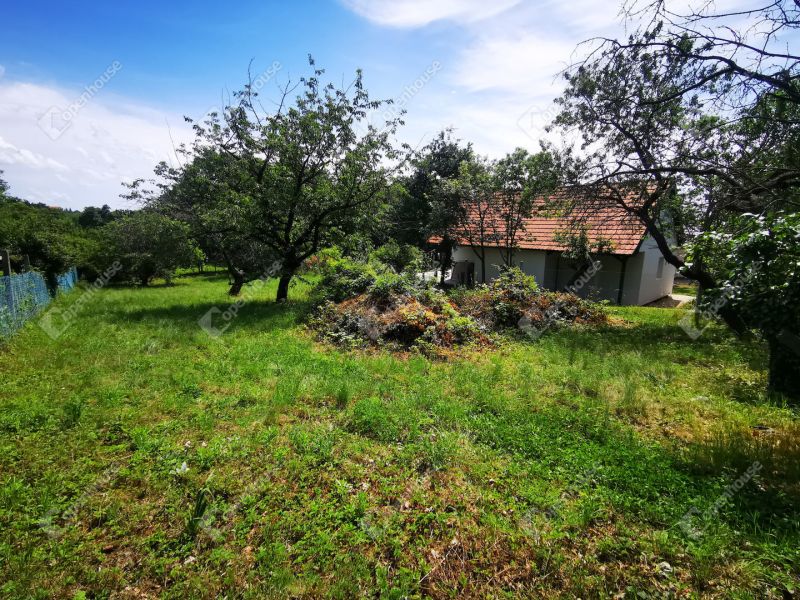 Eladó lakóövezeti telek Balatonalmádi