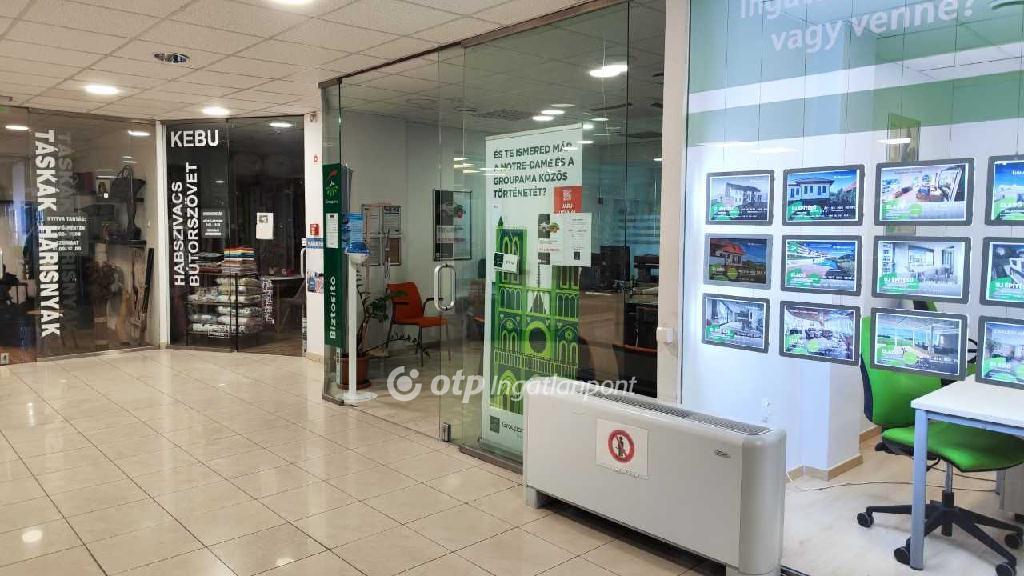 Kiadó üzlethelység üzletházban Veszprém